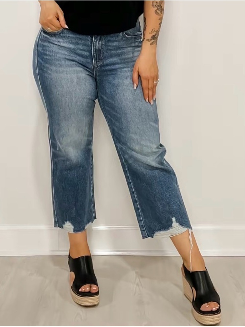 Judy Blue QUEEN OF THE CROP Hi-Waist Cropped Jeans